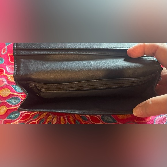Black leather Capezio wallet. Measures about 7 x 4“. EUC - Picture 11 of 12